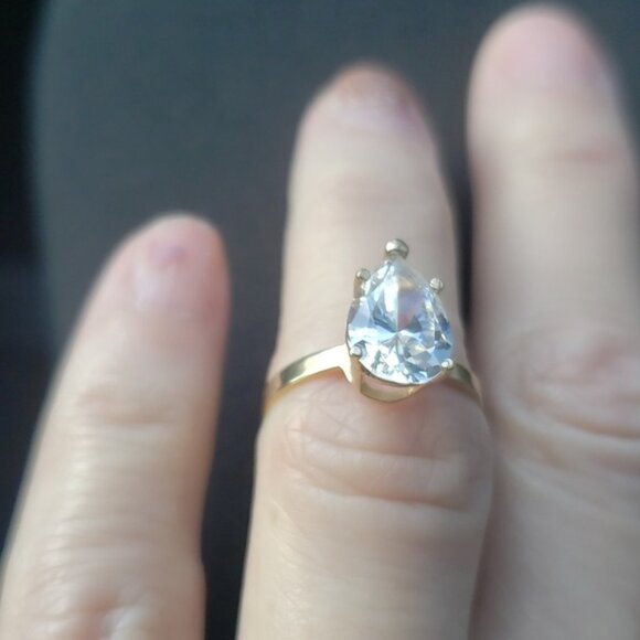 Pear Shape 14K Yellow Gold Pear-Shaped CZ Diamond Solitaire Engagement Ring 5.5 - Picture 4 of 12